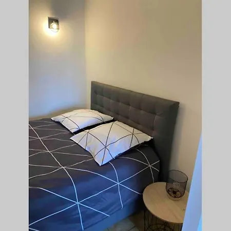 Chaleureux Au Coeur D Un Village Classe Apartment